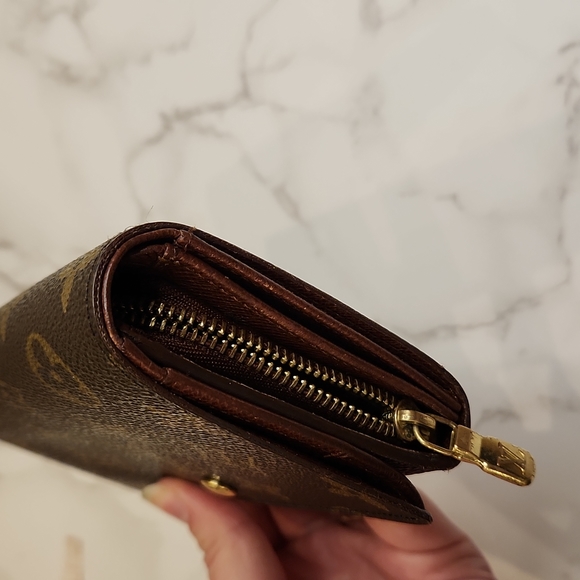 Louis Vuitton Porte Monnaie Tresor Monogram Wallet - Picture 11 of 13
